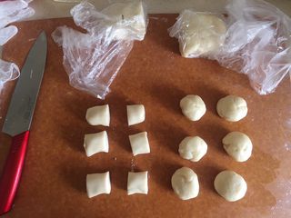 16、枣泥菊花酥,各分成6份