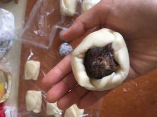 29、枣泥菊花酥,收口后 底部朝下