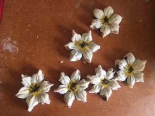 39、枣泥菊花酥,烤箱预热一下