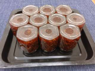 11、自制XO酱,取出蒸好的XO酱，倒扣晾凉，冰箱冷藏保存