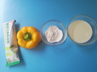 1、布丁口感有机米糕,食材准备好，来个集体照