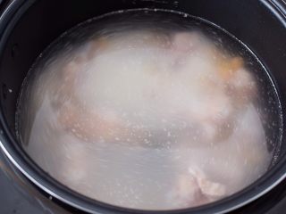 9、干贝排骨粥,再添入1400克纯净水