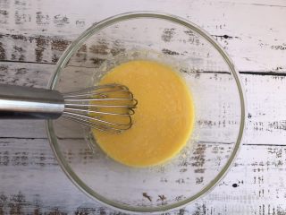 4、蔓越莓蛋糕卷,搅拌均匀