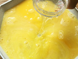 10、虾仁蒸蛋,加入400ml的水；