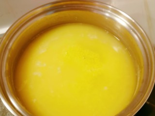 9、鸡蛋小米粥,小米粥煮熟了，非常香浓。