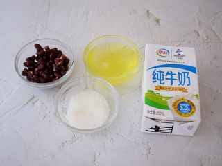 1、红豆双皮奶,准备好材料