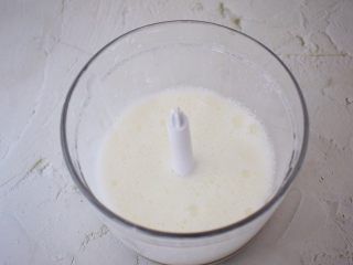 5、红豆双皮奶,搅拌均匀