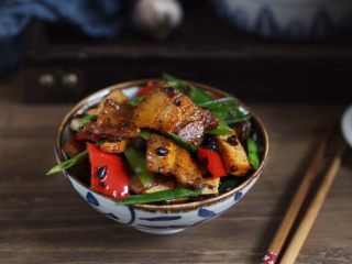 22、绿色美食+豆豉香干回锅肉,美味的豆豉香干回锅肉就做好了！