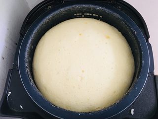 14、电饭煲蛋糕,新鲜出炉。