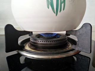 12、海鲜粥,开中小火，中途搅拌几次，防粘锅