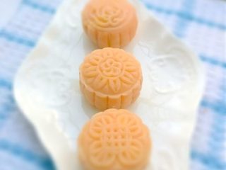 14、冰皮月饼,如图