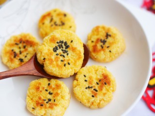 14、松软香甜的米粉小软饼,超级好吃哦~