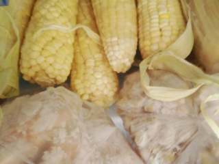 3、香菇乱炖粥,扳成颗粒。