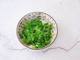 4、蒜香吐司条,小葱切葱花