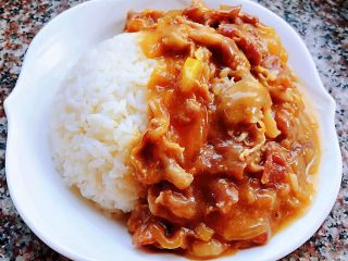 10、肥羊盖浇饭,香浓可口的肥羊盖浇饭淋在米饭上