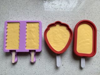 9、芒果雪糕（无冰渣）,倒入模具9分满