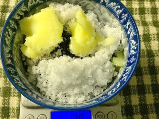 5、外脆内软的黑芝麻饼,猪油30克