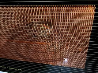 6、外脆内软的黑芝麻饼,将碗放入微波炉加热一分钟左右