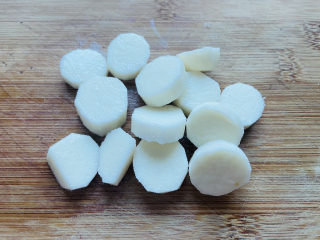 3、紫薯小米粥,山药去皮洗净切小块