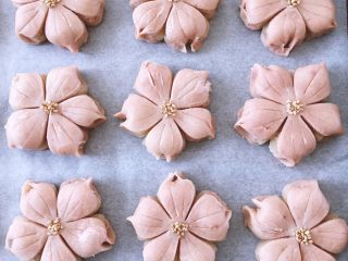 17、【网上厨房独家】樱花酥????,放入烤盘