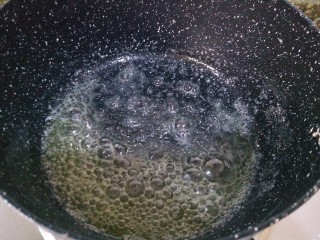 1、年味－黑芝麻牛轧糖,黄油小火融化