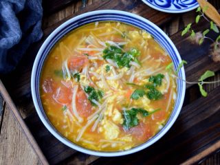 13、番茄金针菇鸡蛋汤,酸甜嫩滑。