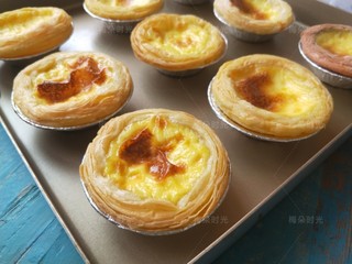 9、葡式蛋挞,成品图。我喜欢表面有焦斑的感觉。