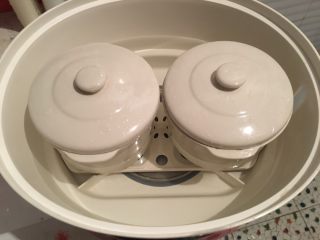 3、补血粥（懒人版）,放入炖锅，上面有炖粥的程序，我一般设的3小时