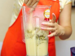 8、炎炎夏日的小清新—绿豆糕,搅拌均匀