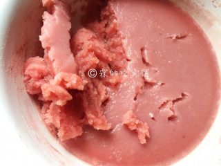 9、梅花果子,开水上锅，中大火，蒸20分钟（一定要彻底蒸熟，象图中这样）