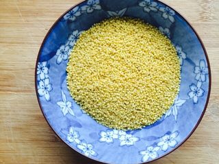 1、百变水果 苹果小米粥,小米