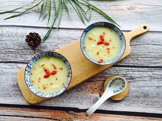 13、百变水果 苹果小米粥,盛在自己喜欢的器皿，枸杞点缀撒桂花