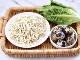 1、香辣孜然之～腰缠万贯,首先备齐做腰缠万贯的食材。