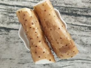 7、宝宝辅食  养胃杂粮粥,山药洗干净用开水烫下，这样削皮的时候手不会痒。