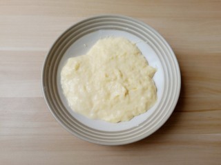 5、无油版原味松饼,搅拌至无干粉即可(不要过度搅拌,以免面粉起筋会不松软)