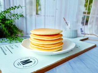 19、无油版原味松饼,牛奶味的松饼搭配一杯牛奶,元气满满的一天开始了!
