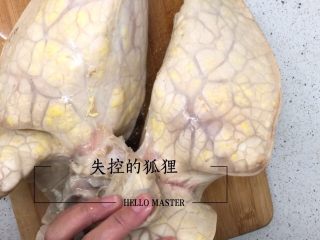 17、猪肺的处理方法,灌进去的鸡蛋在肺内部的每个角落。