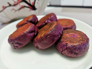 13、紫薯糯米饼,出锅放凉即可食用