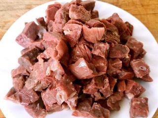 2、猪肺粥,猪肺切成小丁备用