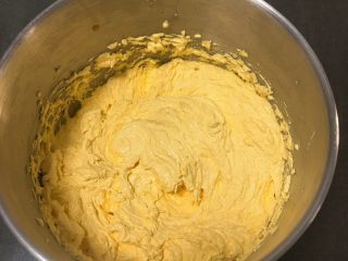 10、星巴克的爆头玛芬蛋糕,三次加完后的效果。