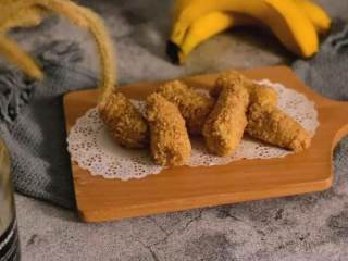 7、一道吃了能让人开心的脆皮燕麦香蕉,完成