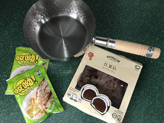 1、香菇瘦肉红豆沙燕麦粥,备好食材