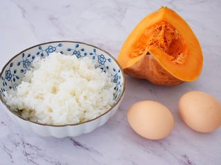 1、南瓜蒸蛋糕,准备好材料