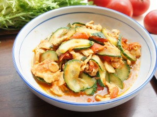 16、肉片番茄炒黄瓜,开饭咯！