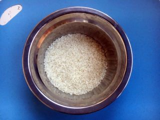 2、美味早餐养生粥 皮蛋瘦肉粥,主要食材，大米。