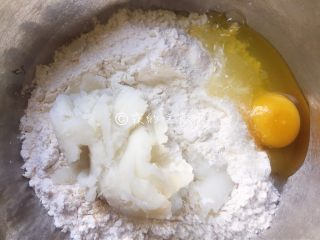 6、山药发面饼,晾凉的山药泥。