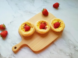 14、草莓蛋挞,酸酸甜甜的草莓蛋挞。