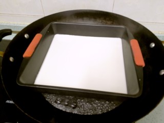 6、紫薯糯米卷,放入热水锅，大火蒸15分钟。