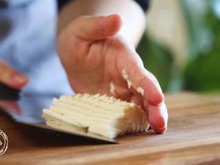 4、豆腐蛋花牛肉粥,豆腐切小丁