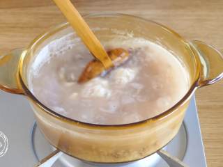 6、豆腐蛋花牛肉粥,熬煮5分钟